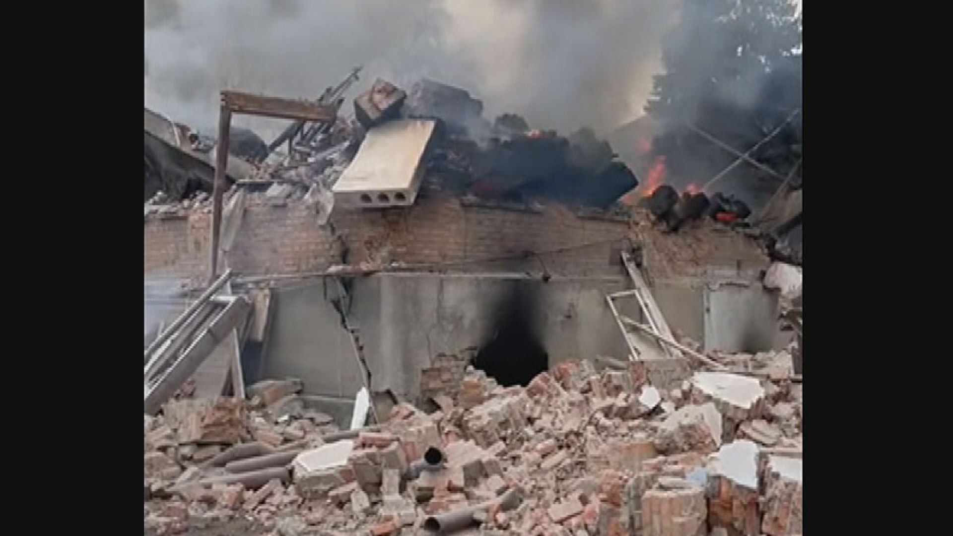 俄軍續炮轟並包圍烏克蘭主要城市　烏總統批俄羅斯屬國家恐怖主義