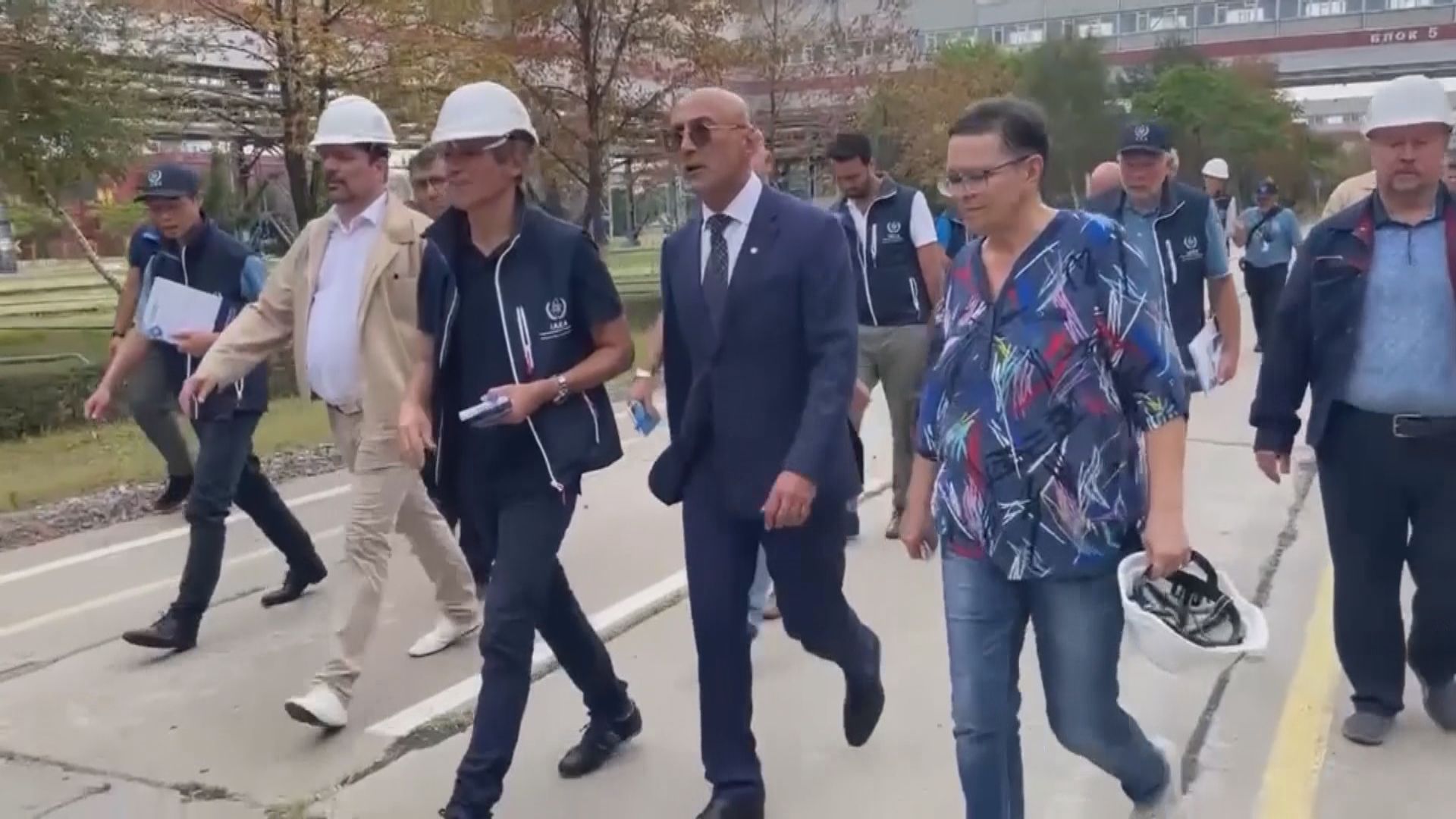 專家團成員視察扎波羅熱核電廠   部分成員將逗留評估情況