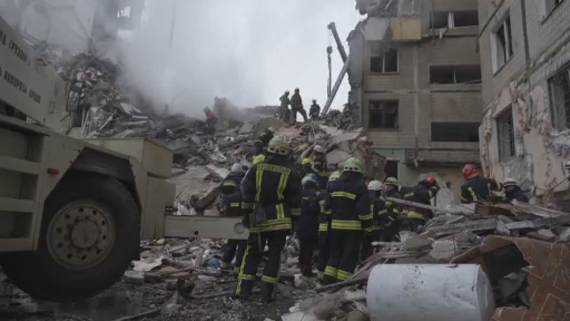 俄軍空襲第聶伯羅死亡人數增至逾30人　北約暗示烏軍將獲得更多重型武器