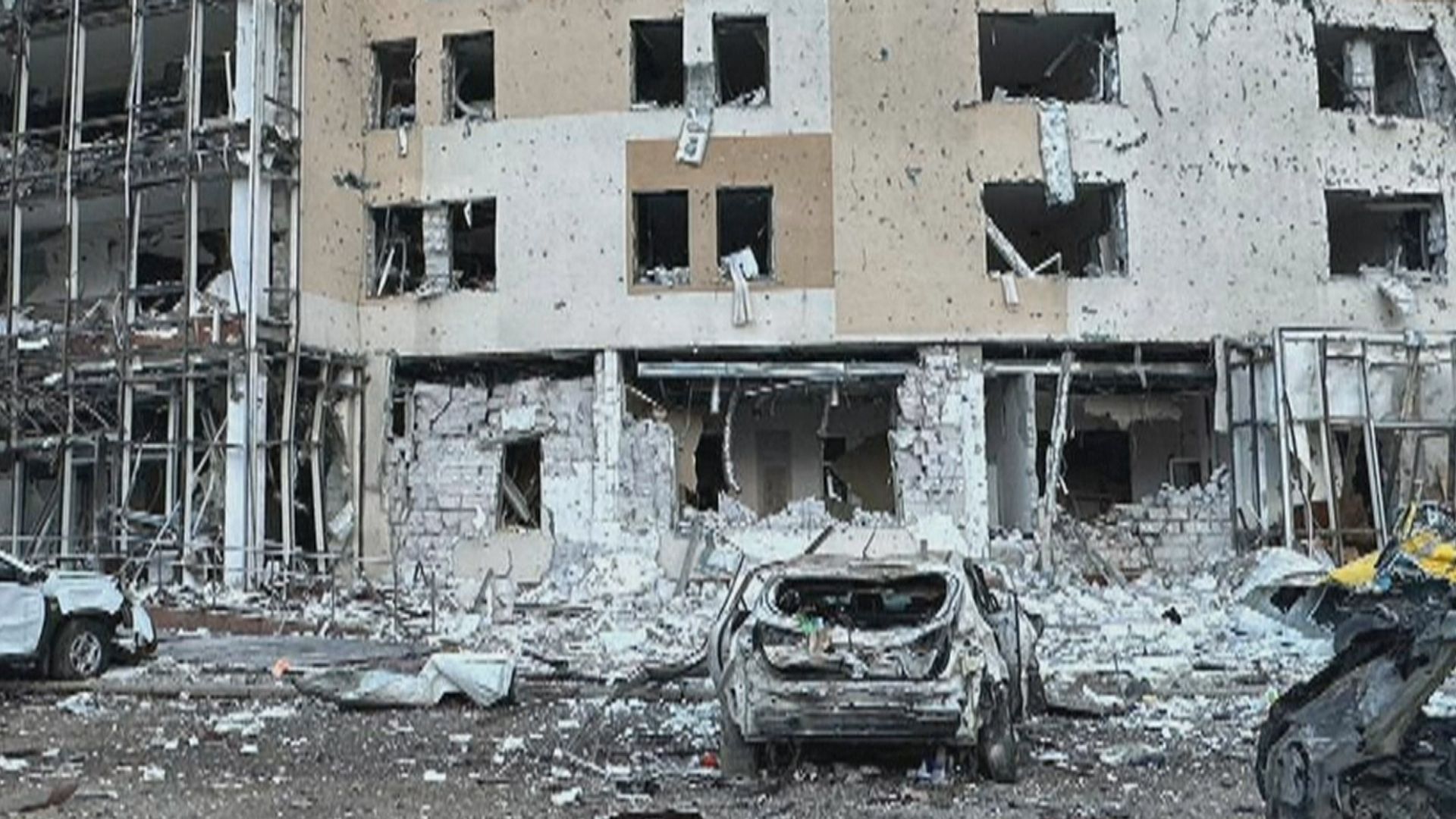 俄軍加強攻勢烏方下令東部逾萬居民強制撤離