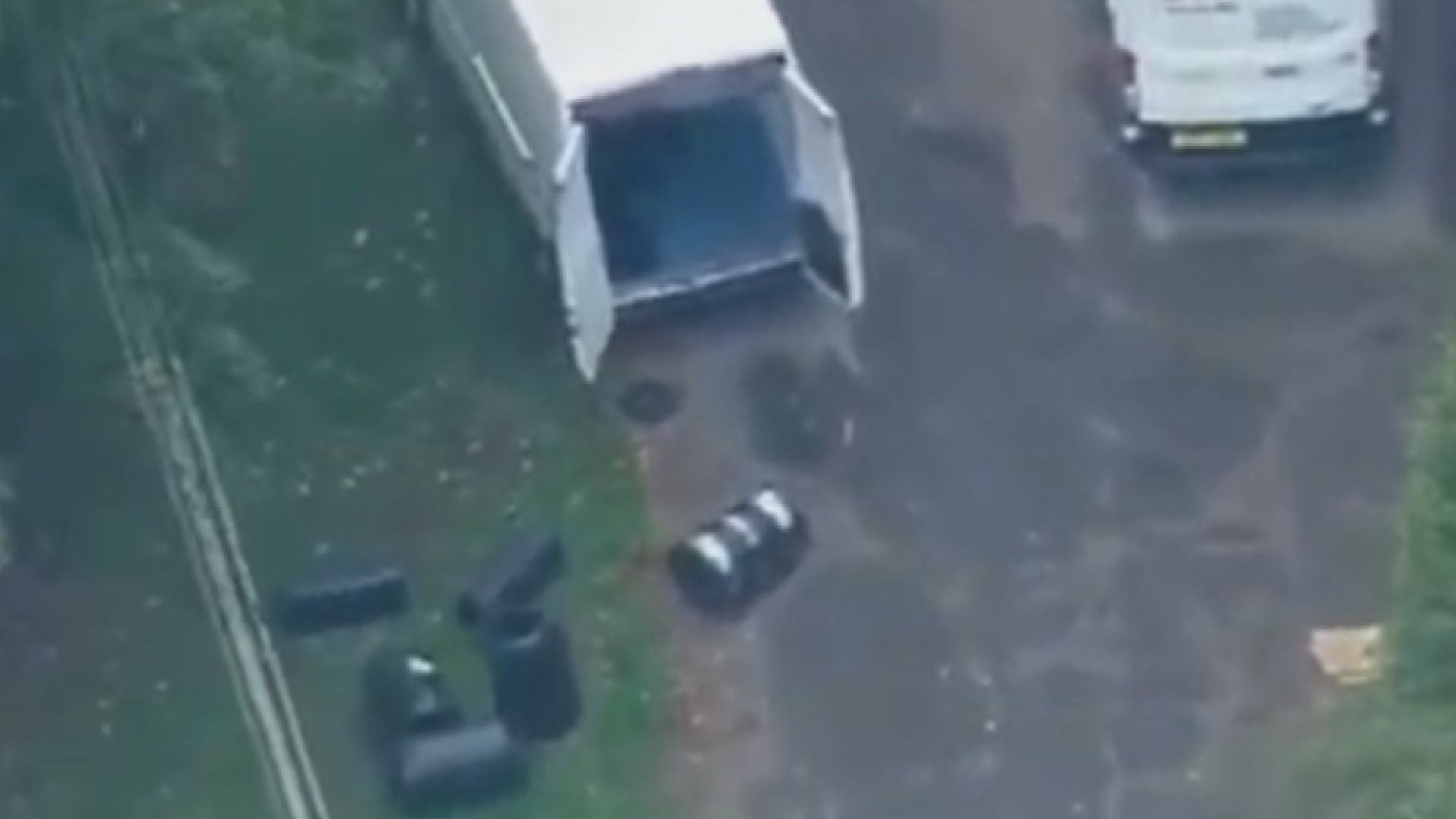 數人涉攜爆炸品接近駐英美軍基地　英警封鎖現場疏散民居