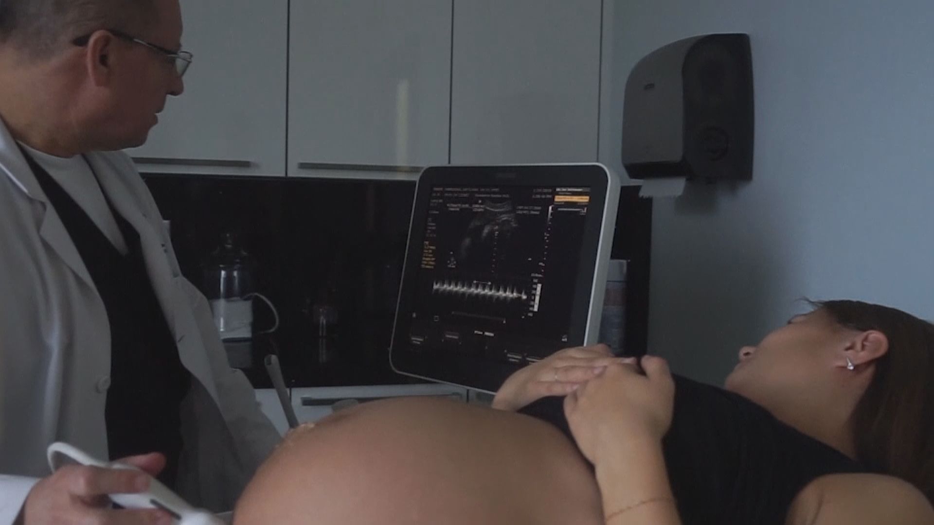 美得州「心跳法」診所可提告但法例繼續生效