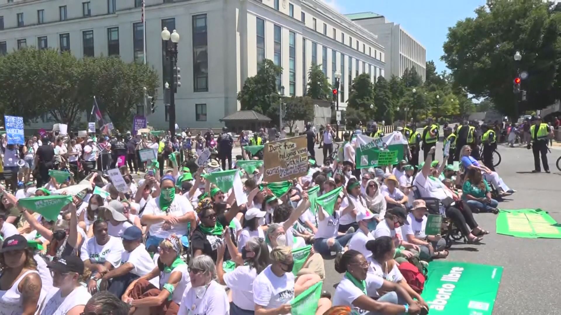 支持墮胎權民眾堵塞華盛頓道路　多人被捕