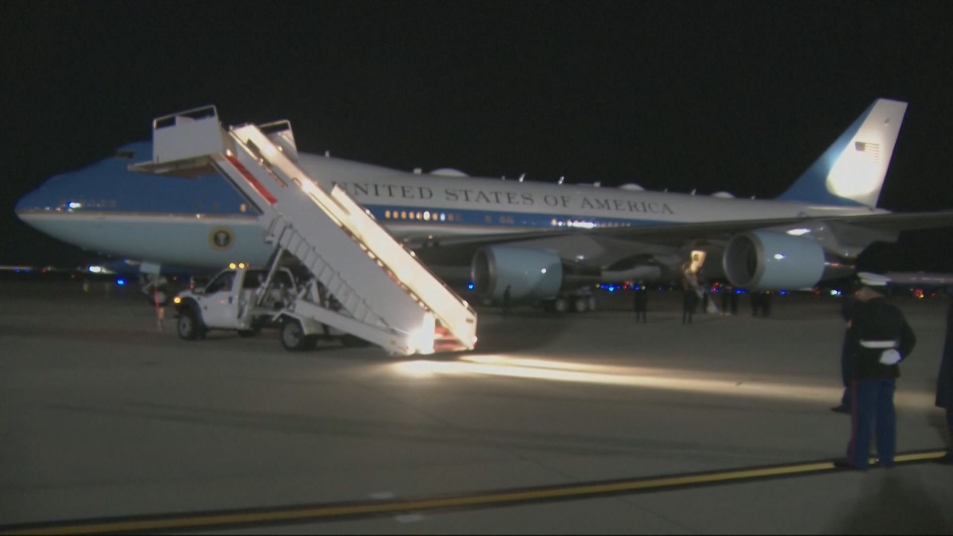 特朗普乘空軍一號赴瑞士達沃斯　因輕微機件問題需折返
