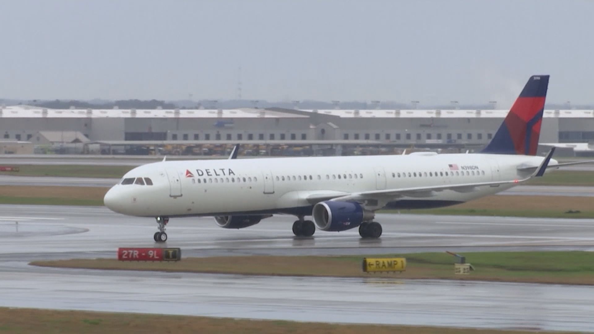 受疫情影響　美國有航空公司削航班數量