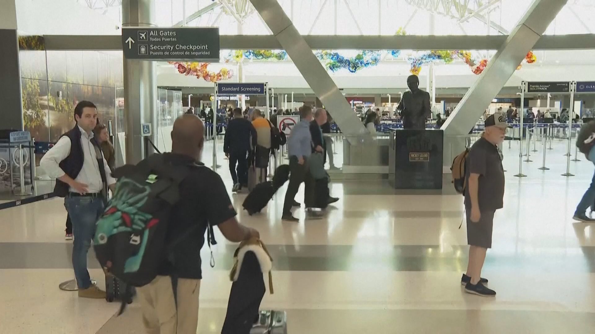 美國政府停擺｜全美40個主要機場周五起削減航班