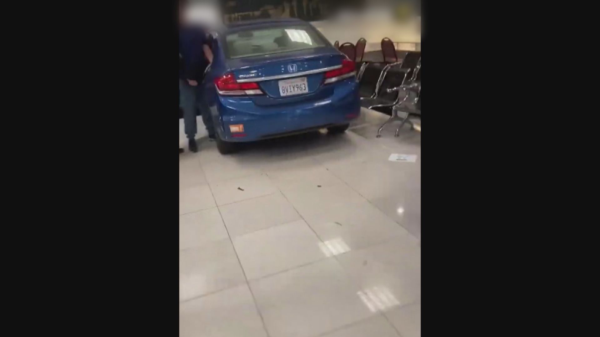 汽車撞入中國駐三藩市總領事館 司機被警員開槍擊斃