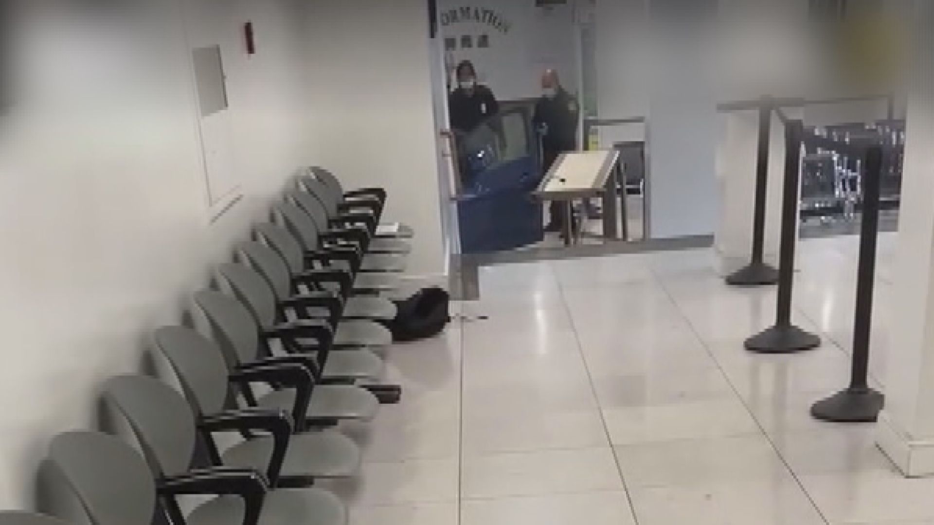 汽車撞入中國駐三藩市總領事館 司機被警員開槍擊斃