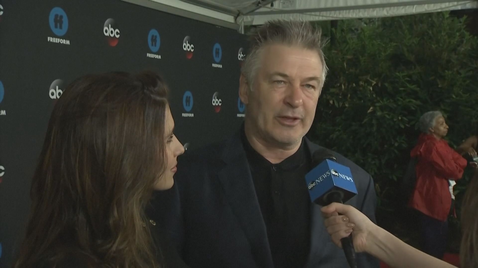 道具槍殺人案影星艾力寶雲遭起訴過失殺人罪