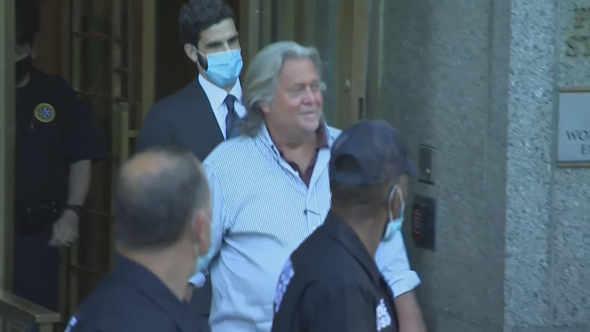 特朗普團隊前成員班農否認詐騙等控罪