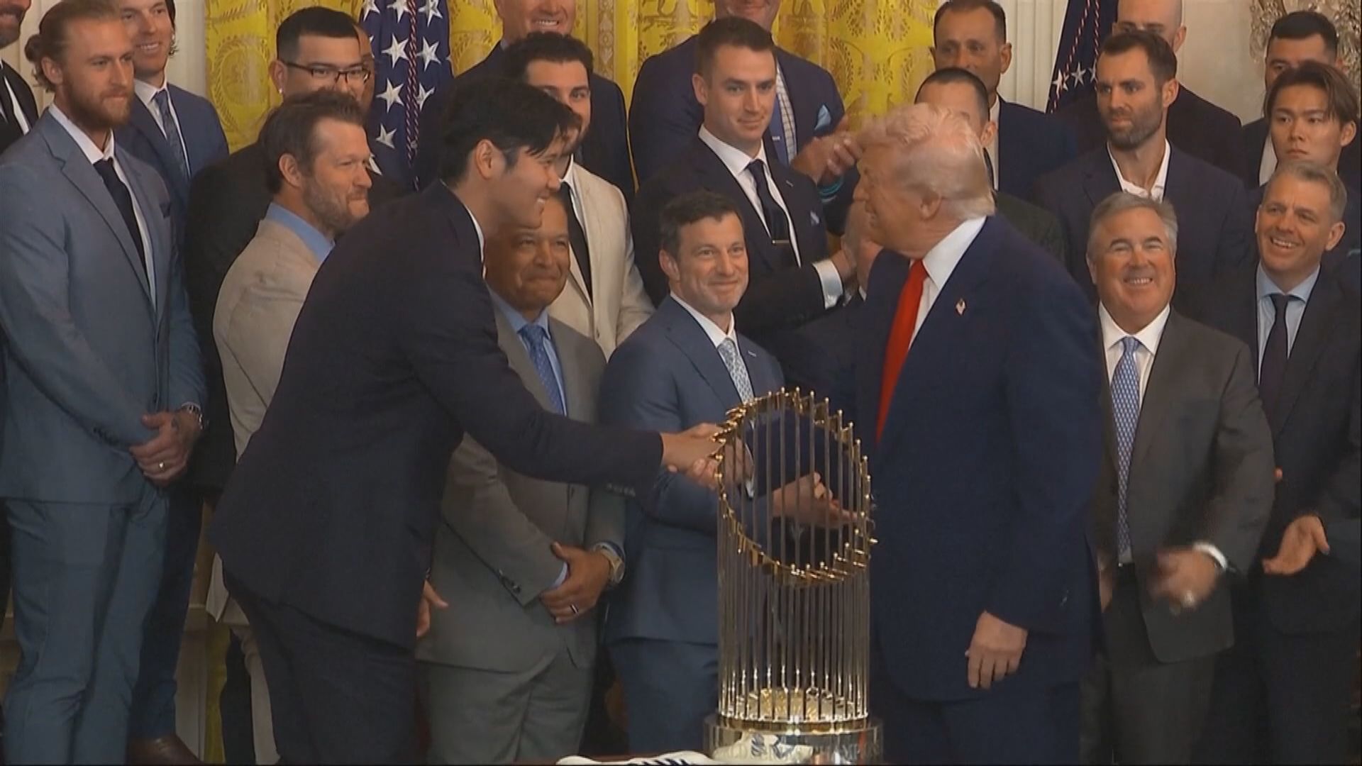 洛杉磯道奇拜訪白宮　大谷翔平與特朗普會面　洛杉磯時報：沒骨氣