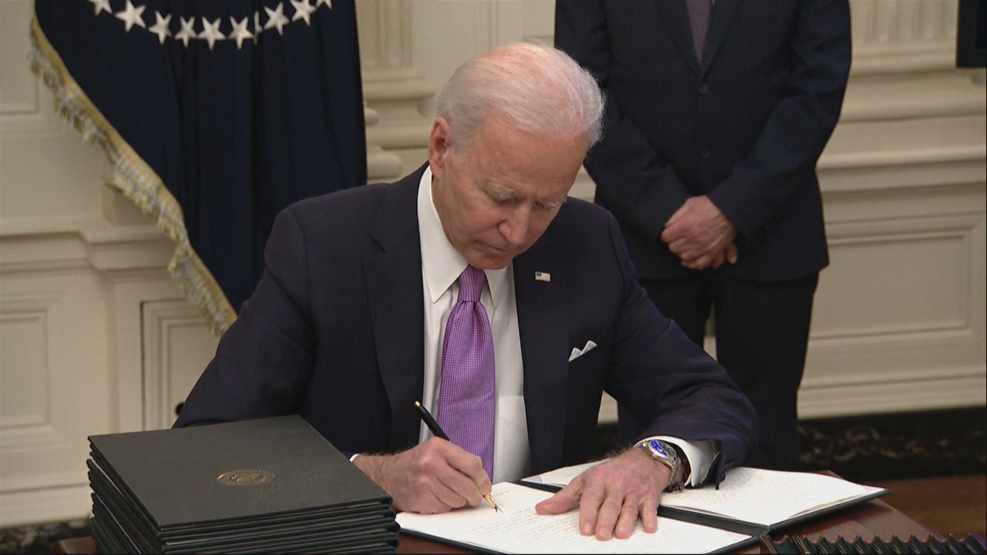 拜登簽署多份行政命令加強抗疫工作