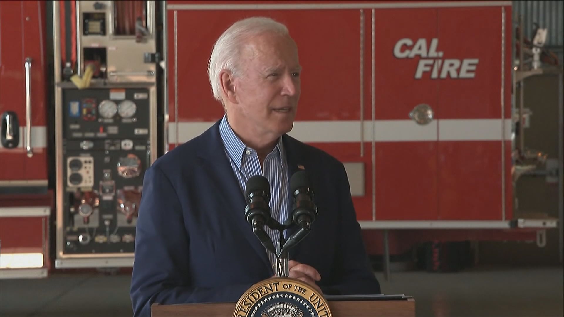 拜登會見消防人員讚揚他們完成出色工作