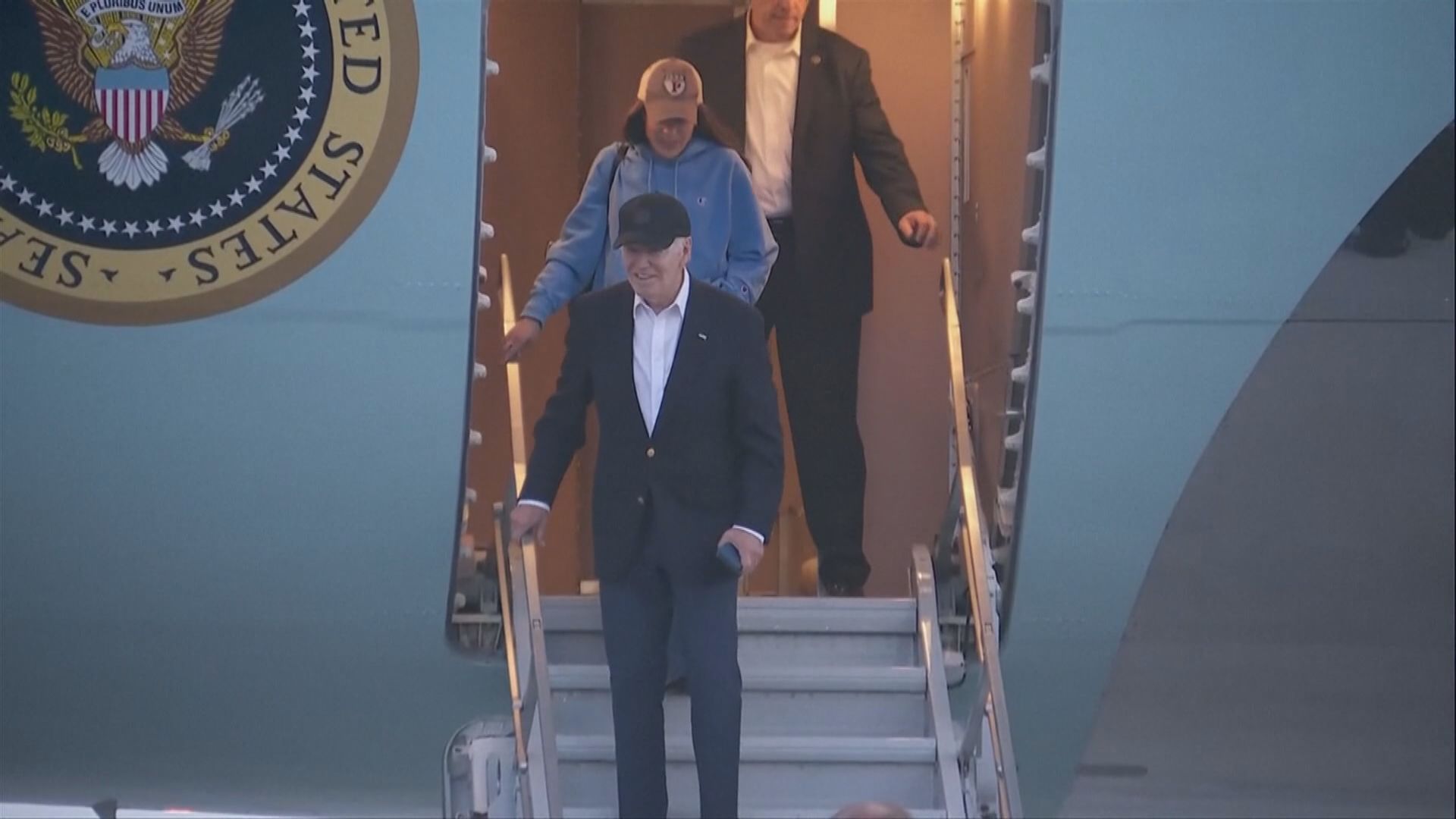 拜登抵達加州出席競選籌款活動