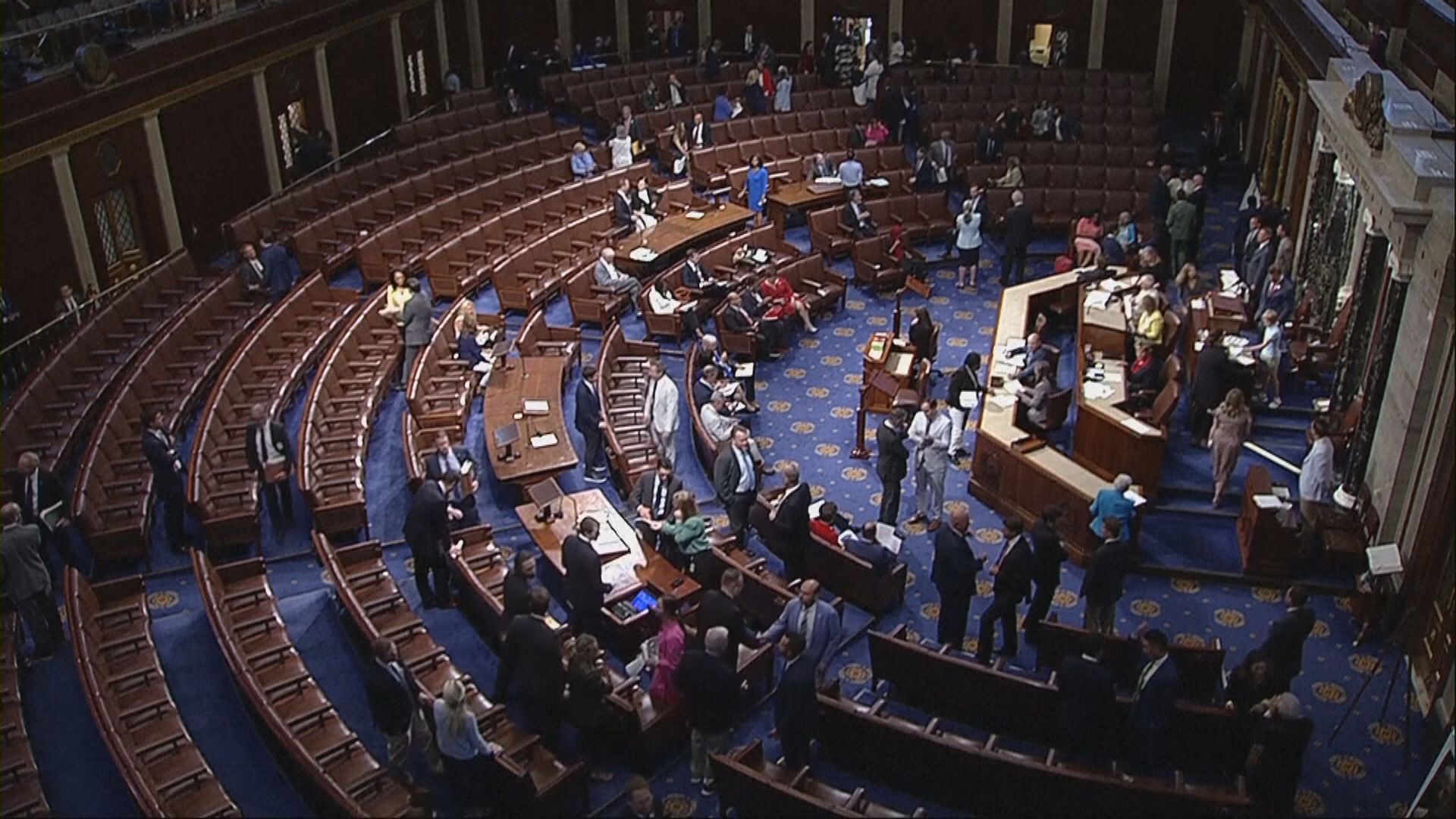 美國眾議院以些微差距通過國防授權法案