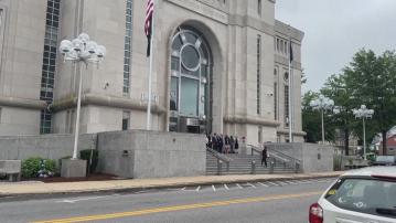 美國聯邦地區法院法官再頒發全國禁令　阻限制出生公民權