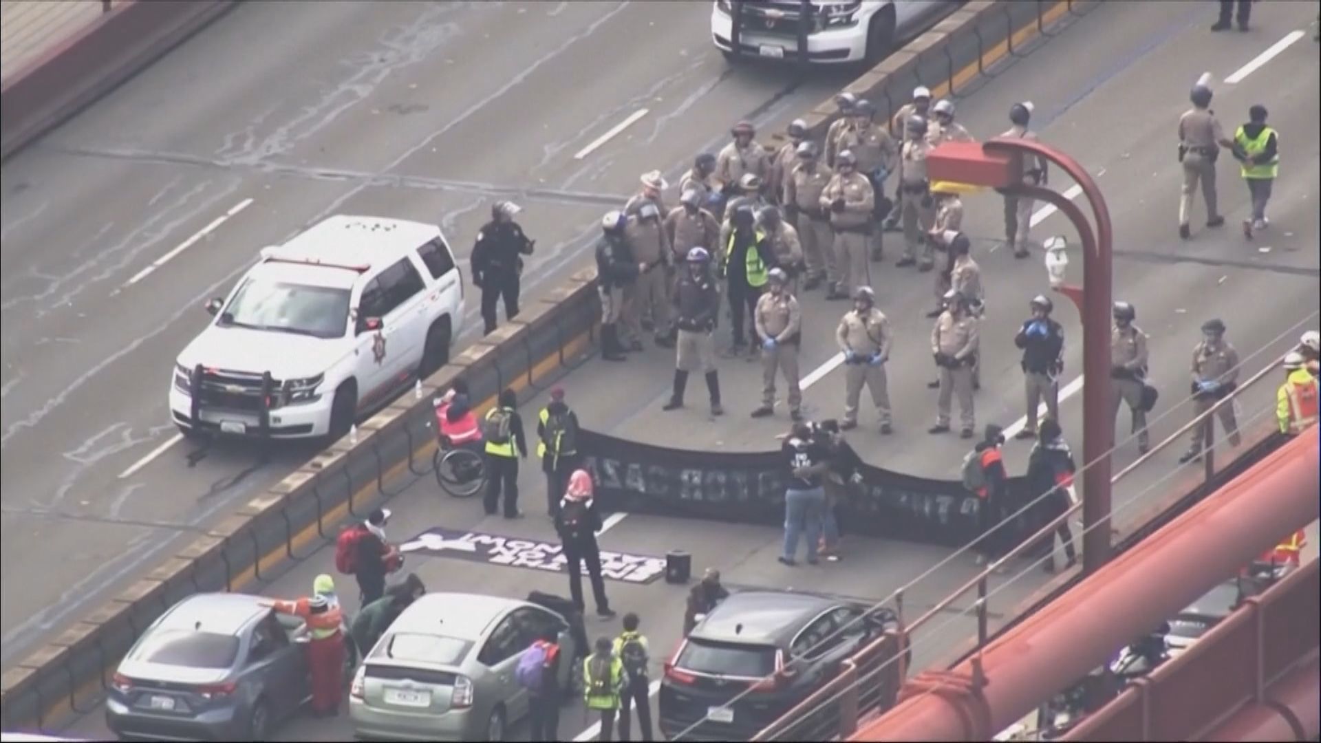 美國多個城市有示威者堵塞交通要道聲援巴勒斯坦