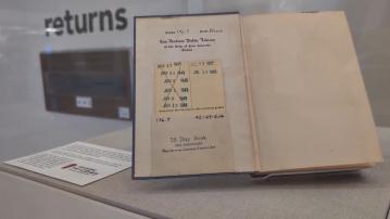 美國得州圖書館接收神秘包裹　揭「有心人」82年後代還書故事