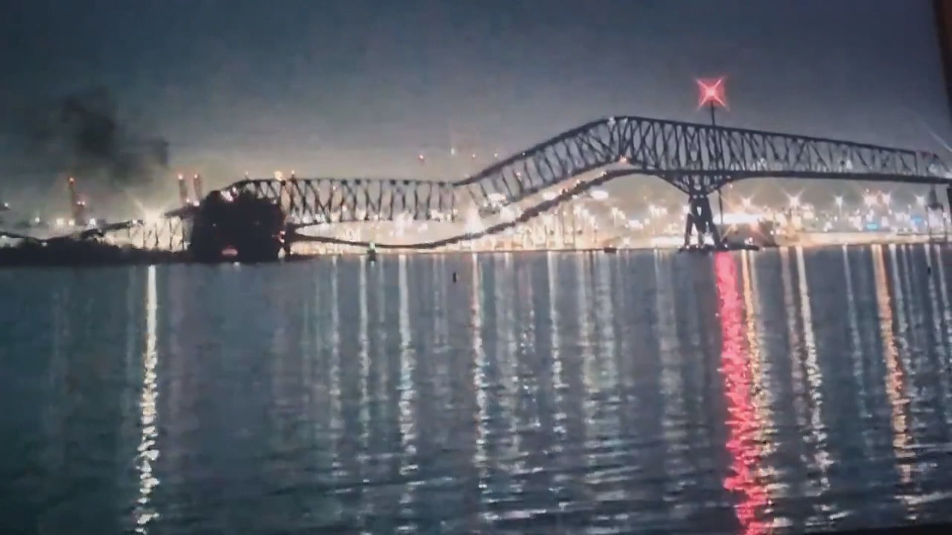 美國巴爾的摩有橋樑被貨船撞擊後倒塌