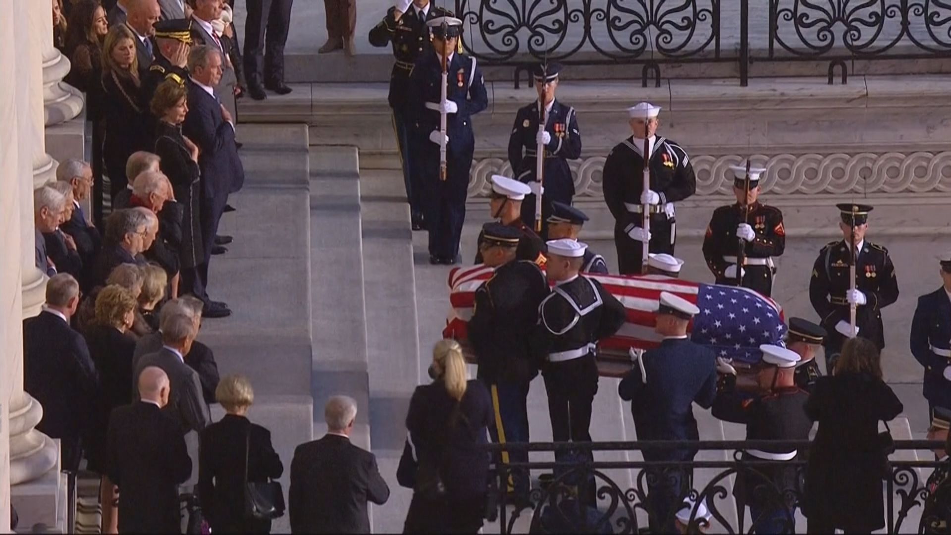 老布殊靈柩抵達華盛頓國會山莊