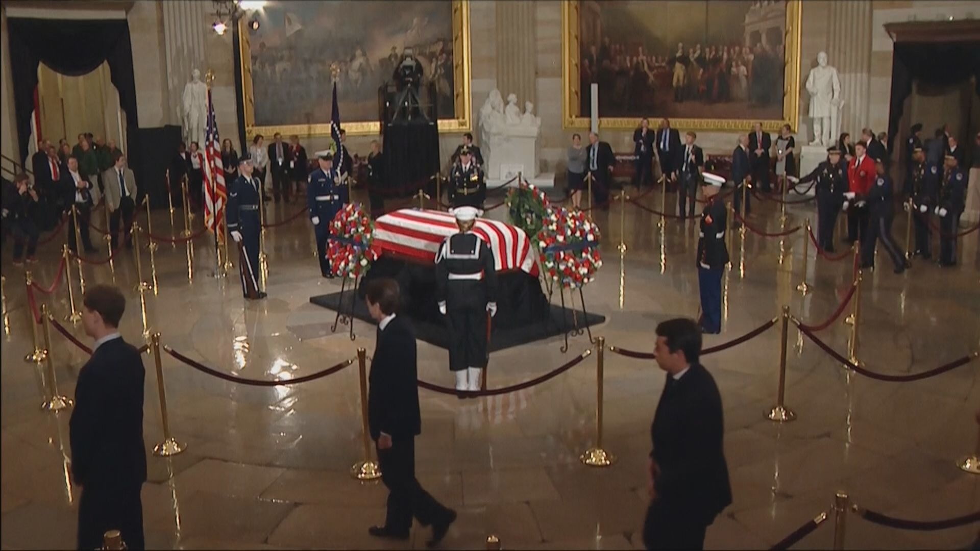 老布殊靈柩抵國會山莊予公眾瞻仰