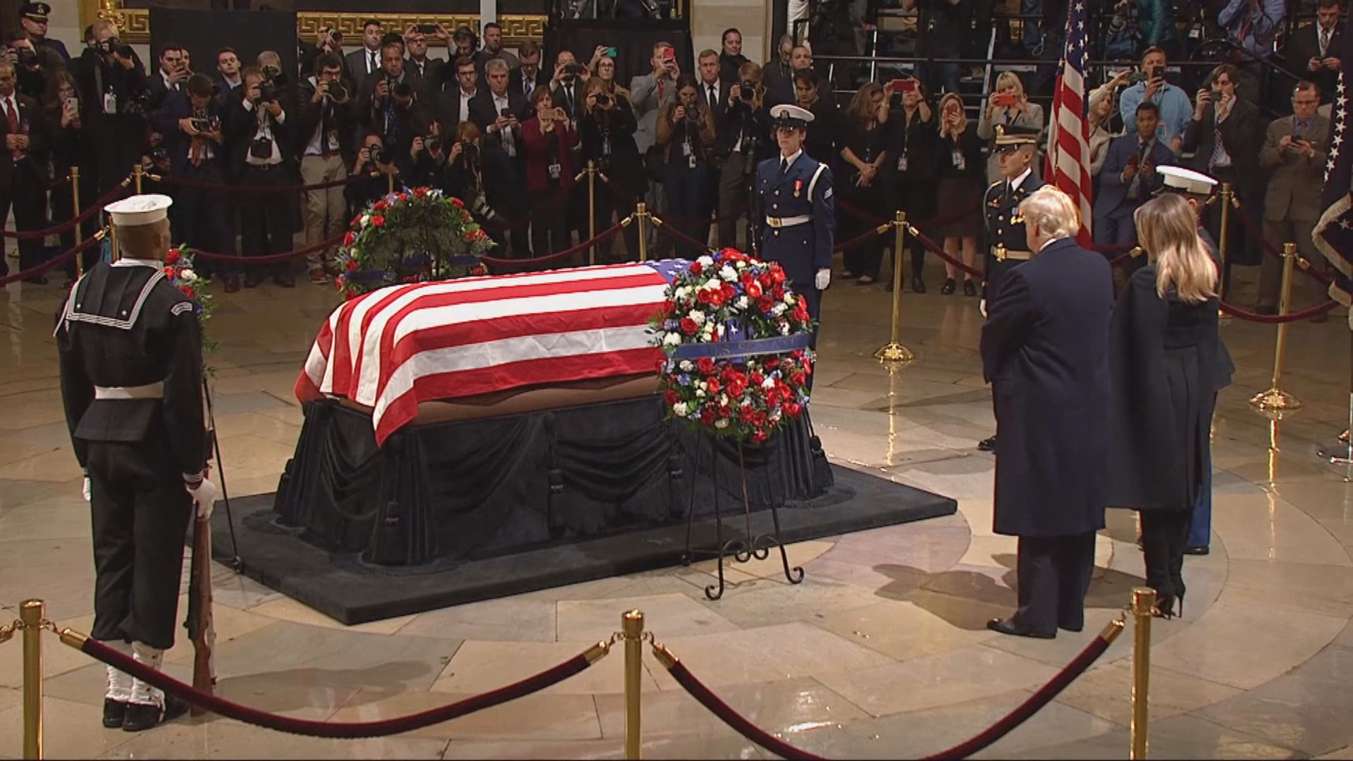 老布殊離世　特朗普到國會山莊致哀