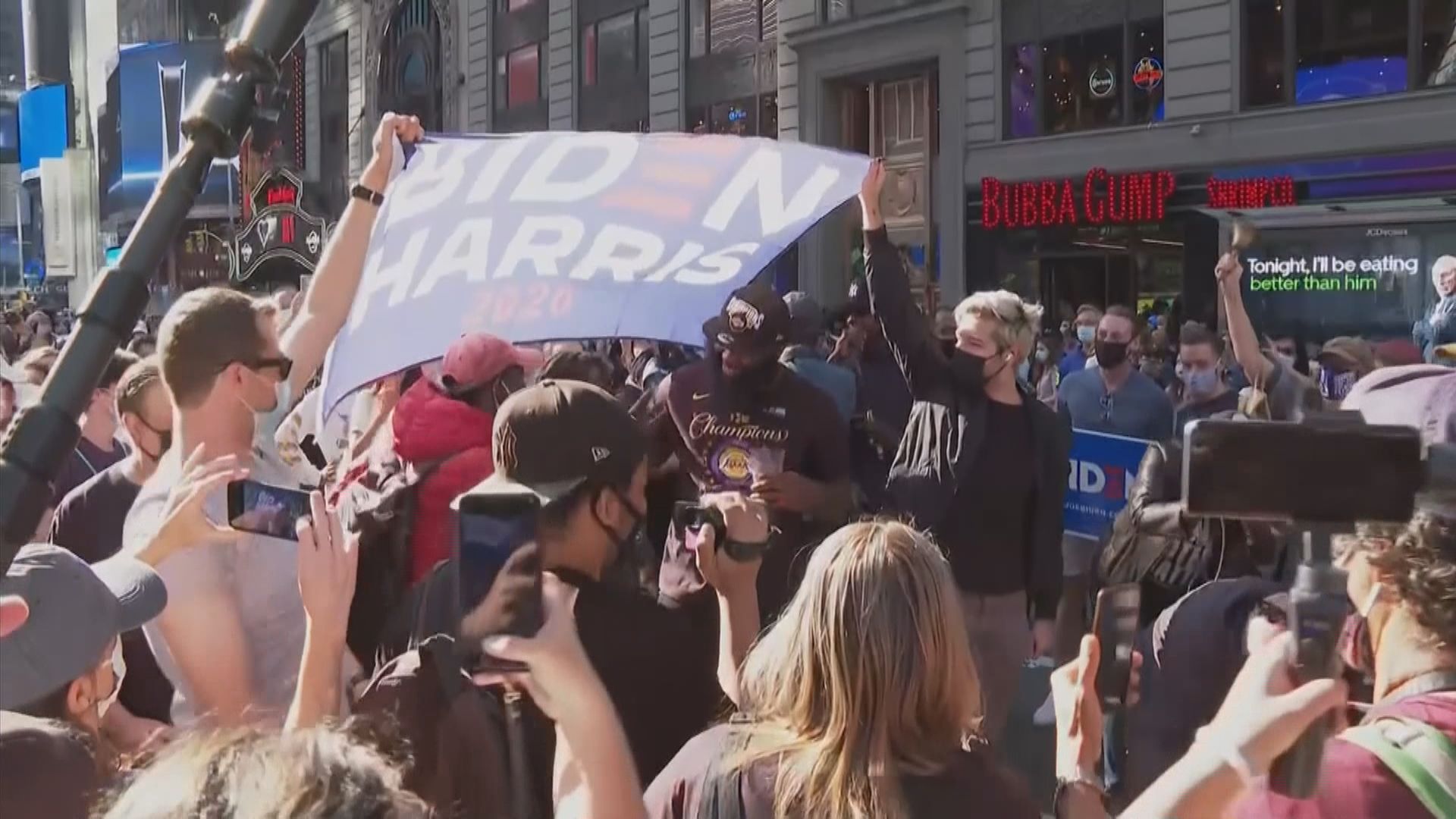 拜登支持者上街慶祝　特朗普支持者拒承認拜登當選