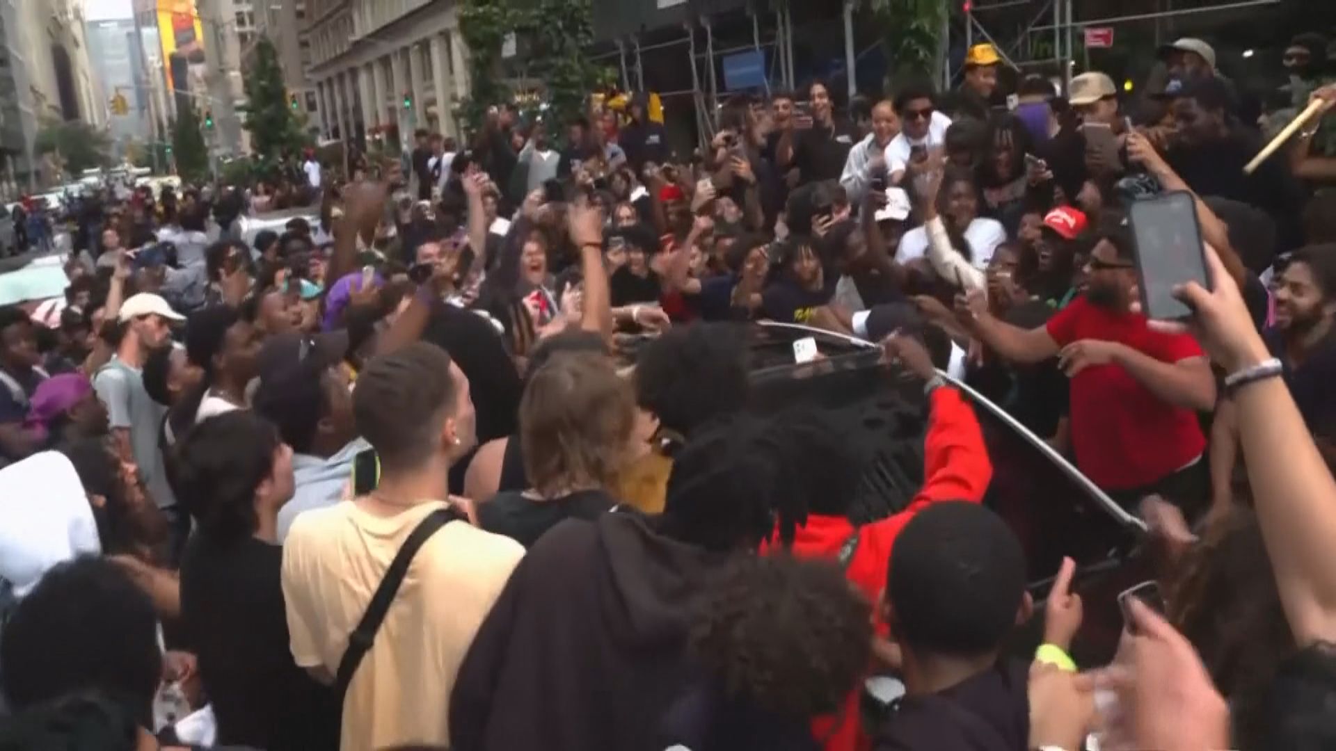 網紅送遊戲機活動觸發衝突 紐約警方拘捕多人