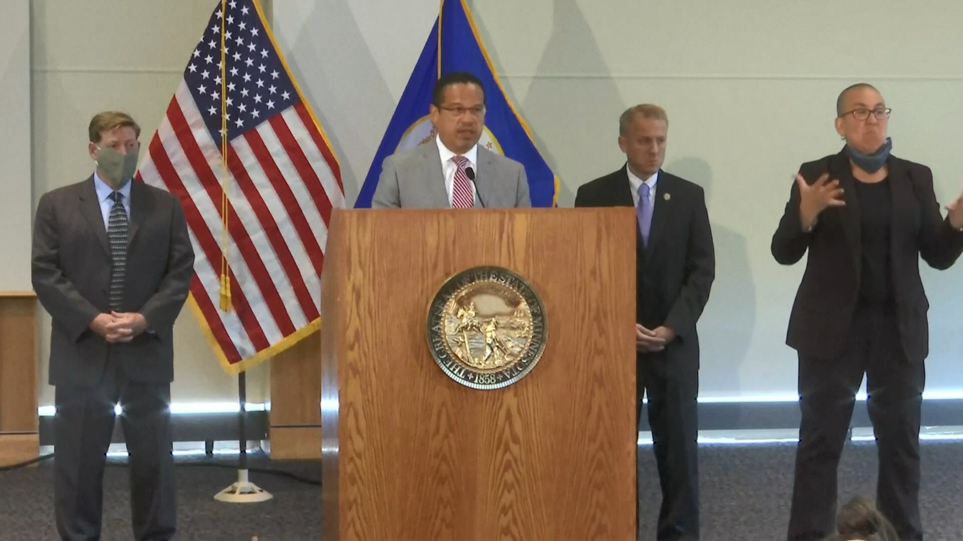 美黑人疑遭警暴致死案四警全被起訴　跪頸警員改控二級謀殺