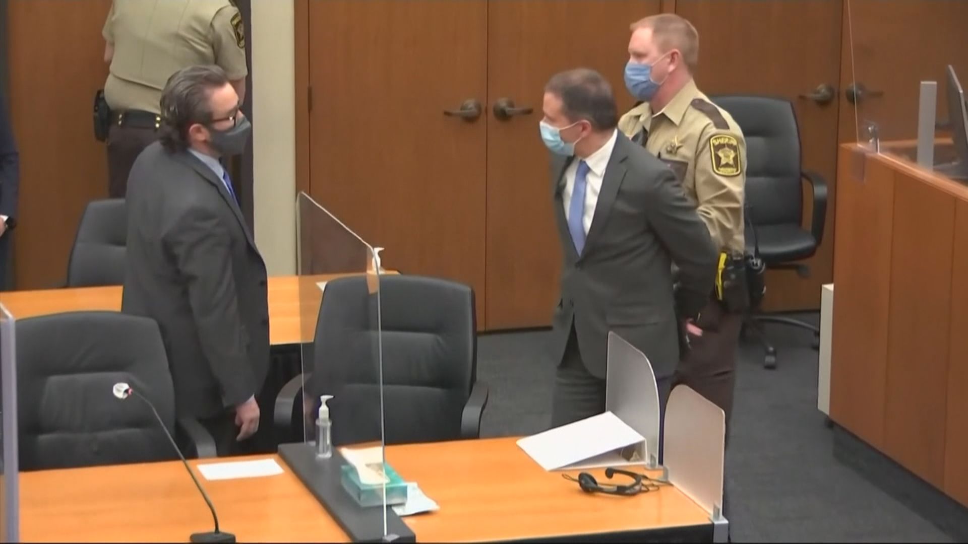 黑人遭跪頸致死案　二級謀殺罪成前警員要求重審