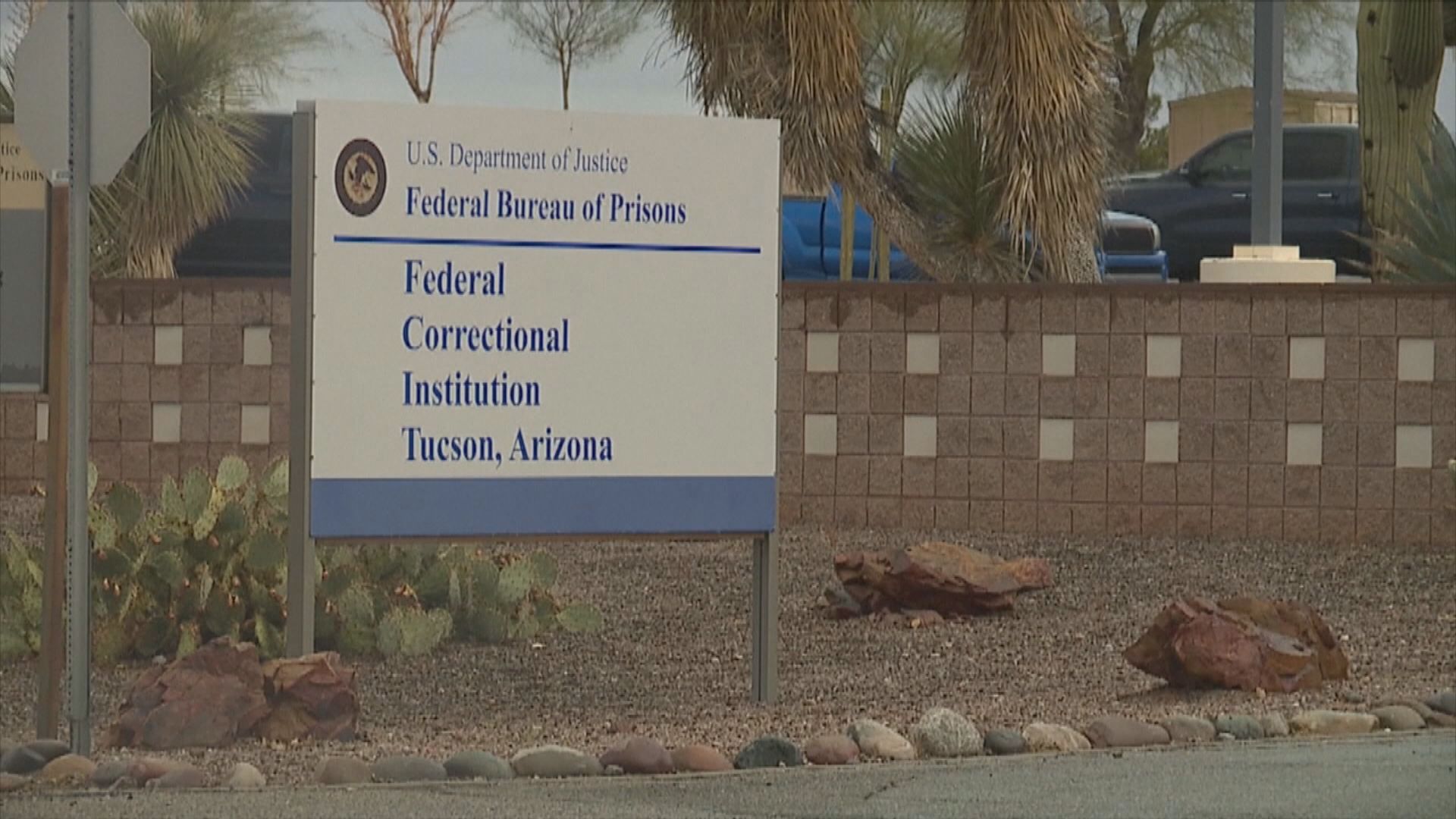 跪頸案前警員肖萬證實於獄中遇襲