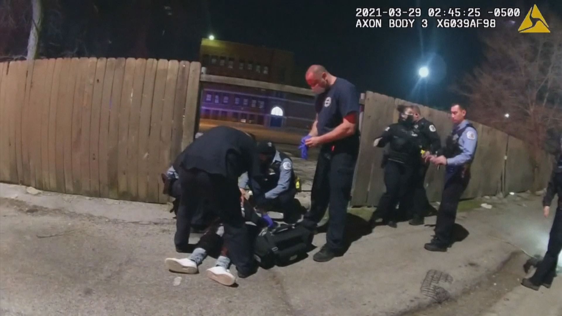 芝加哥13歲少年被警方開槍擊斃片段公開