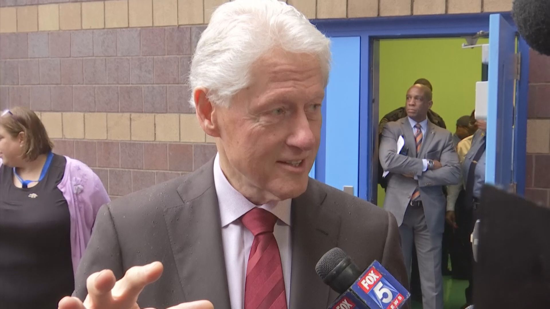 克林頓提醒特朗普交由律師應對彈劾