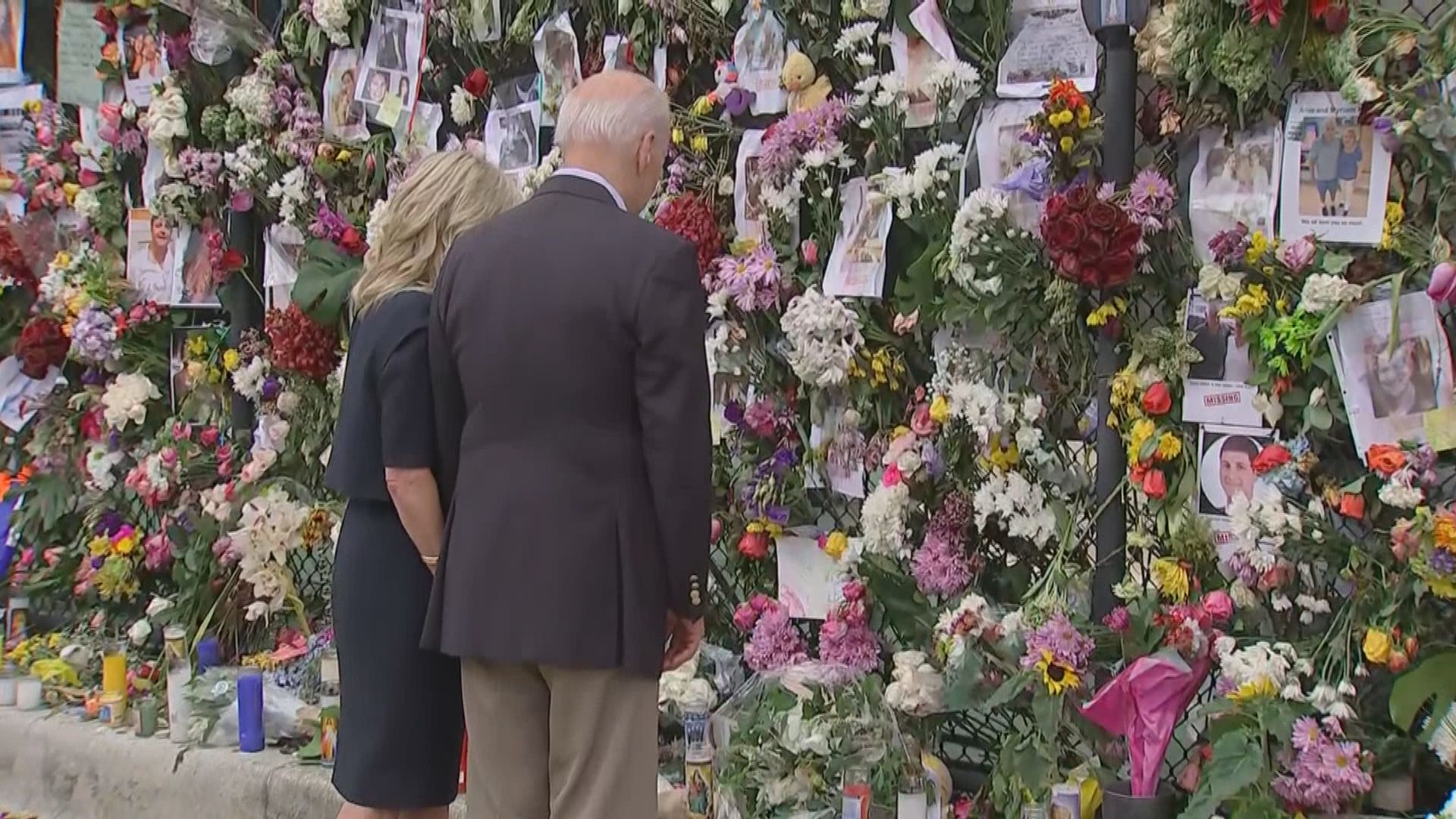 拜登到佛州塌樓現場視察晤失蹤者家屬