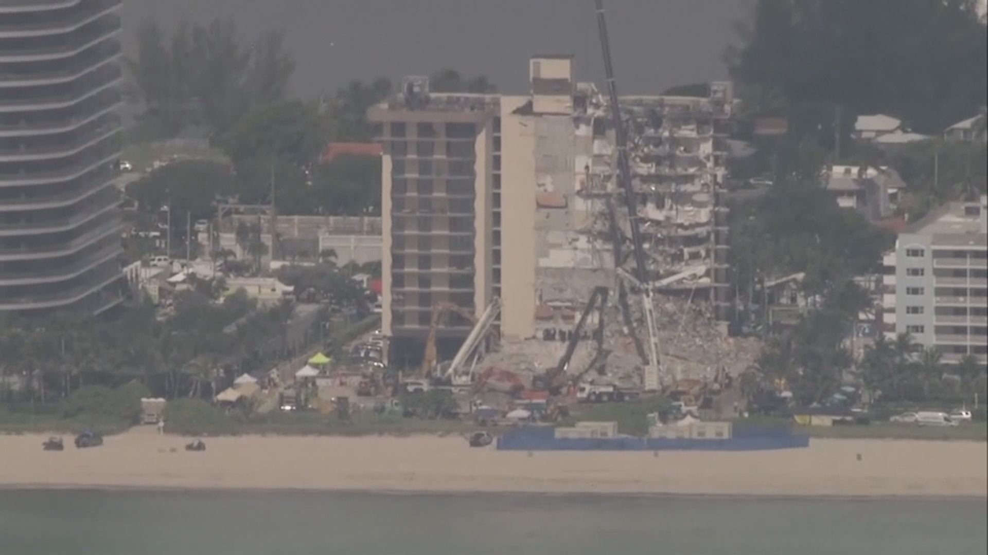 佛州倒塌住宅附近一樓宇結構有問題　居民需立即疏散