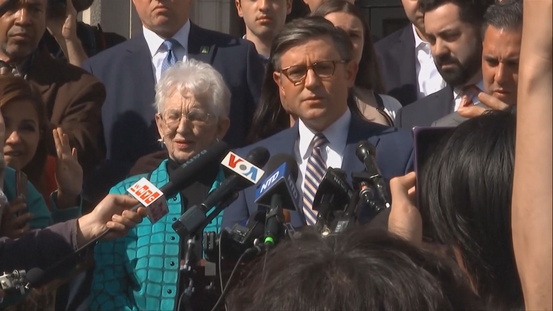 美眾議院議長約翰遜促哥倫比亞大學校長辭職