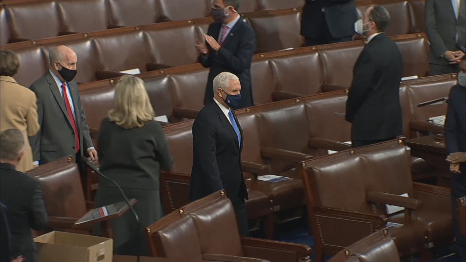 混亂平息後美國國會繼續認證各州選舉人票