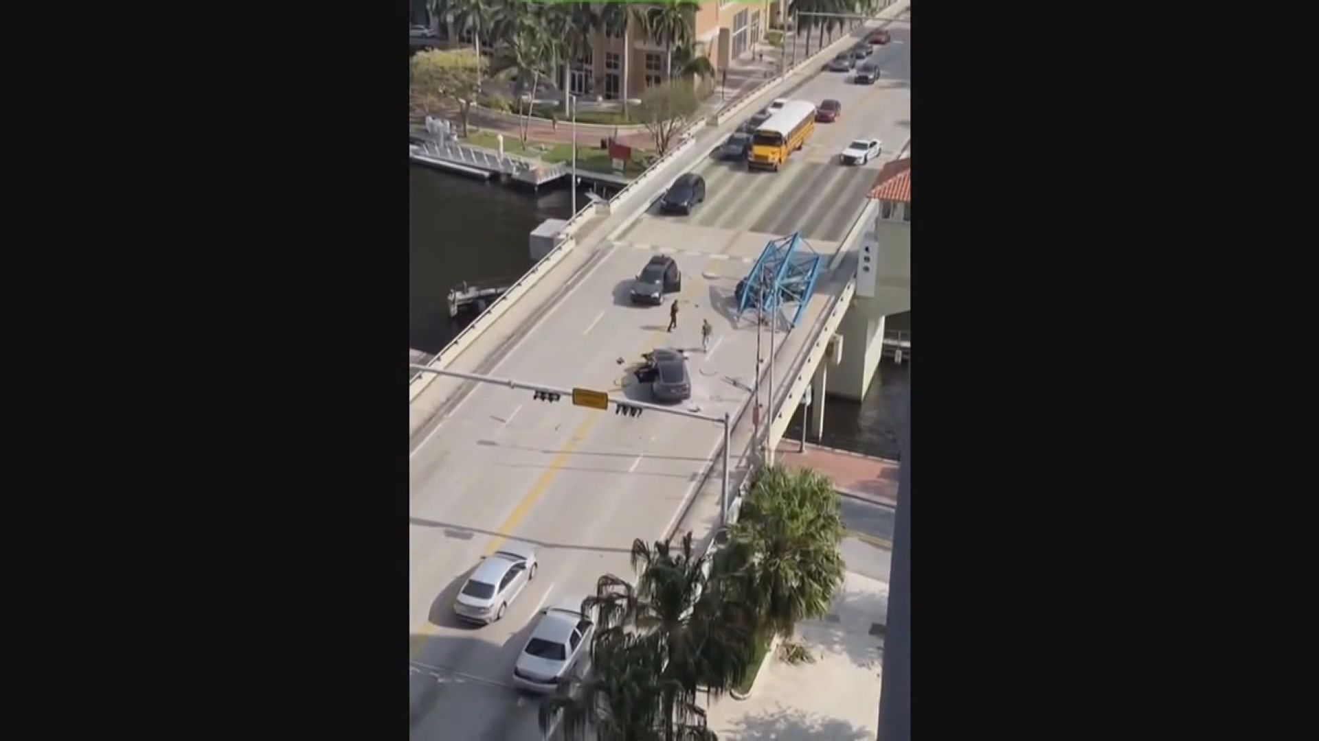 美國佛州建築地盤天秤倒塌 一死三傷