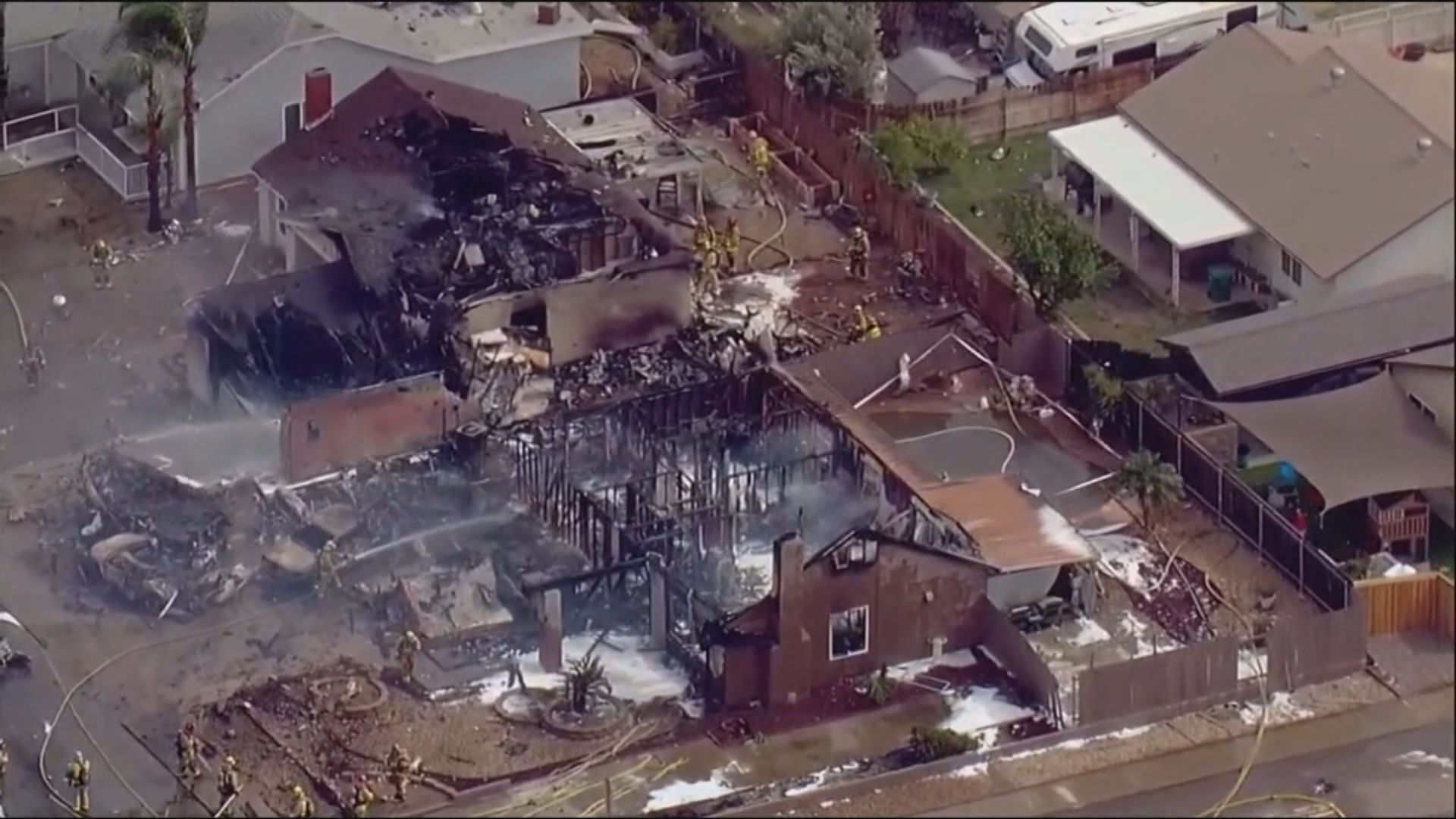 美國南加州小型飛機墜民居兩死兩傷