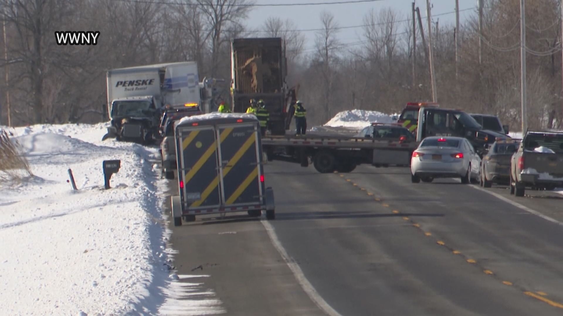 美國紐約州小型巴士撞貨車釀六死三傷