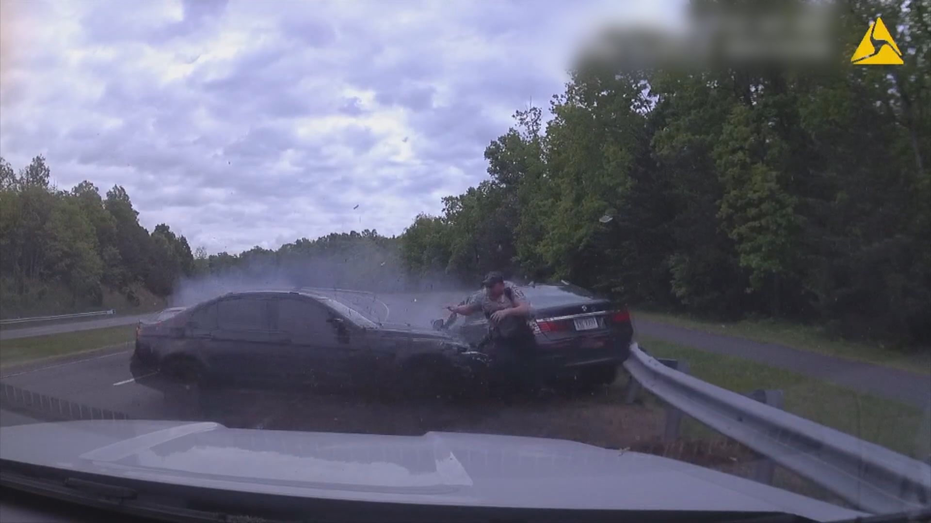 美國弗吉尼亞州汽車失控五人傷　警員及時逃命