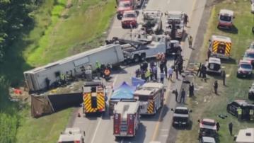 紐約州旅遊巴失事翻側5死多人傷　乘客多為亞裔