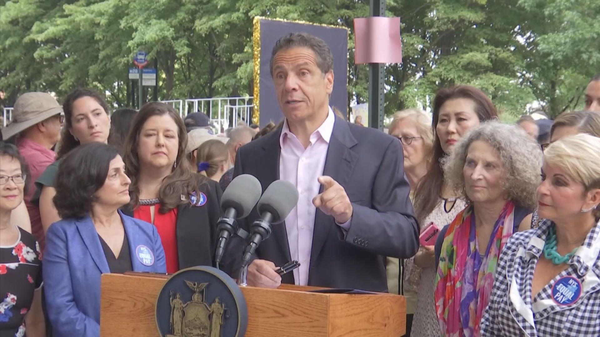 紐約州州長科莫再被兩名前助手指控性騷擾