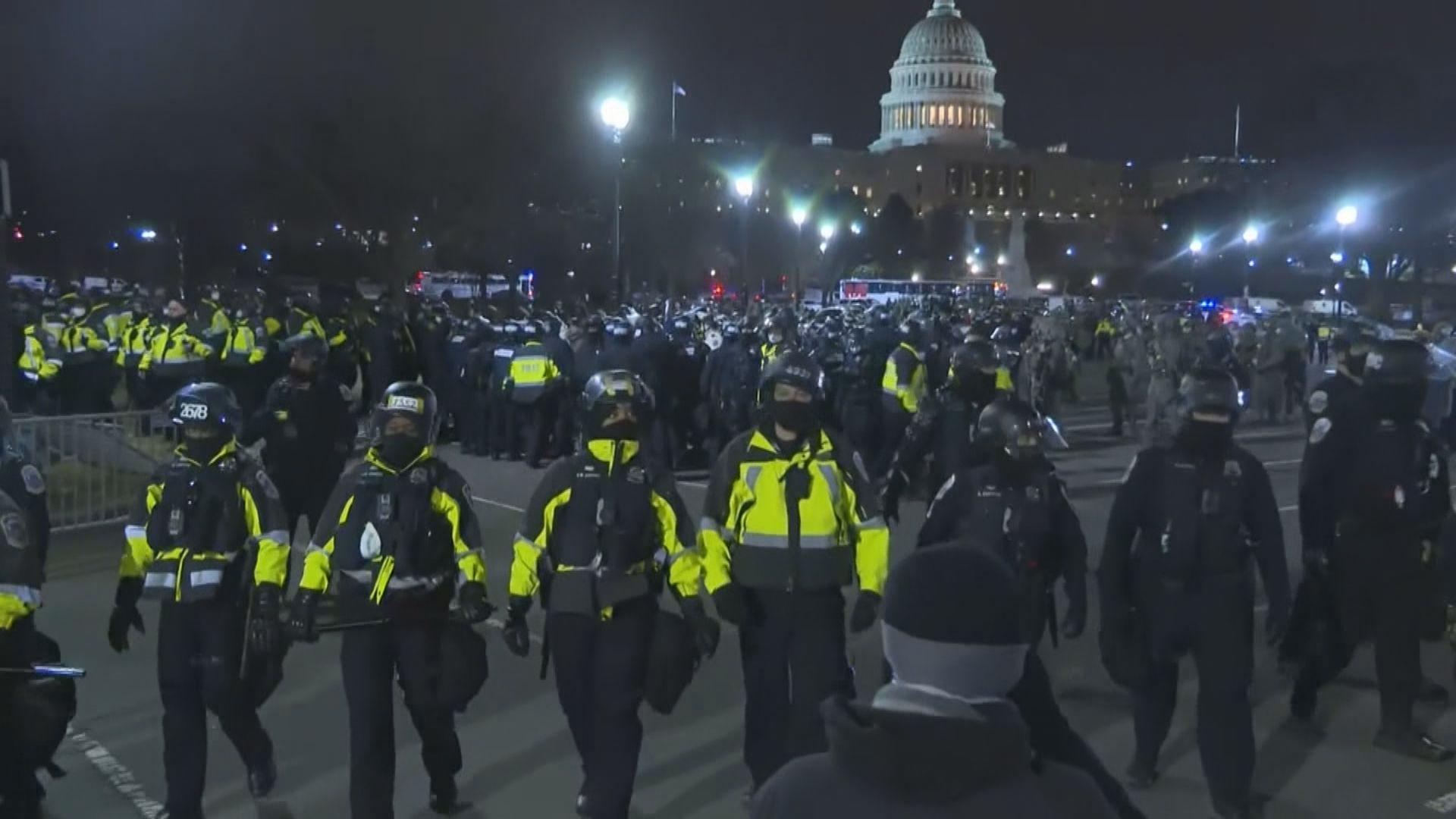 華盛頓因支持特朗普示威者闖國會宵禁　至少30人被捕