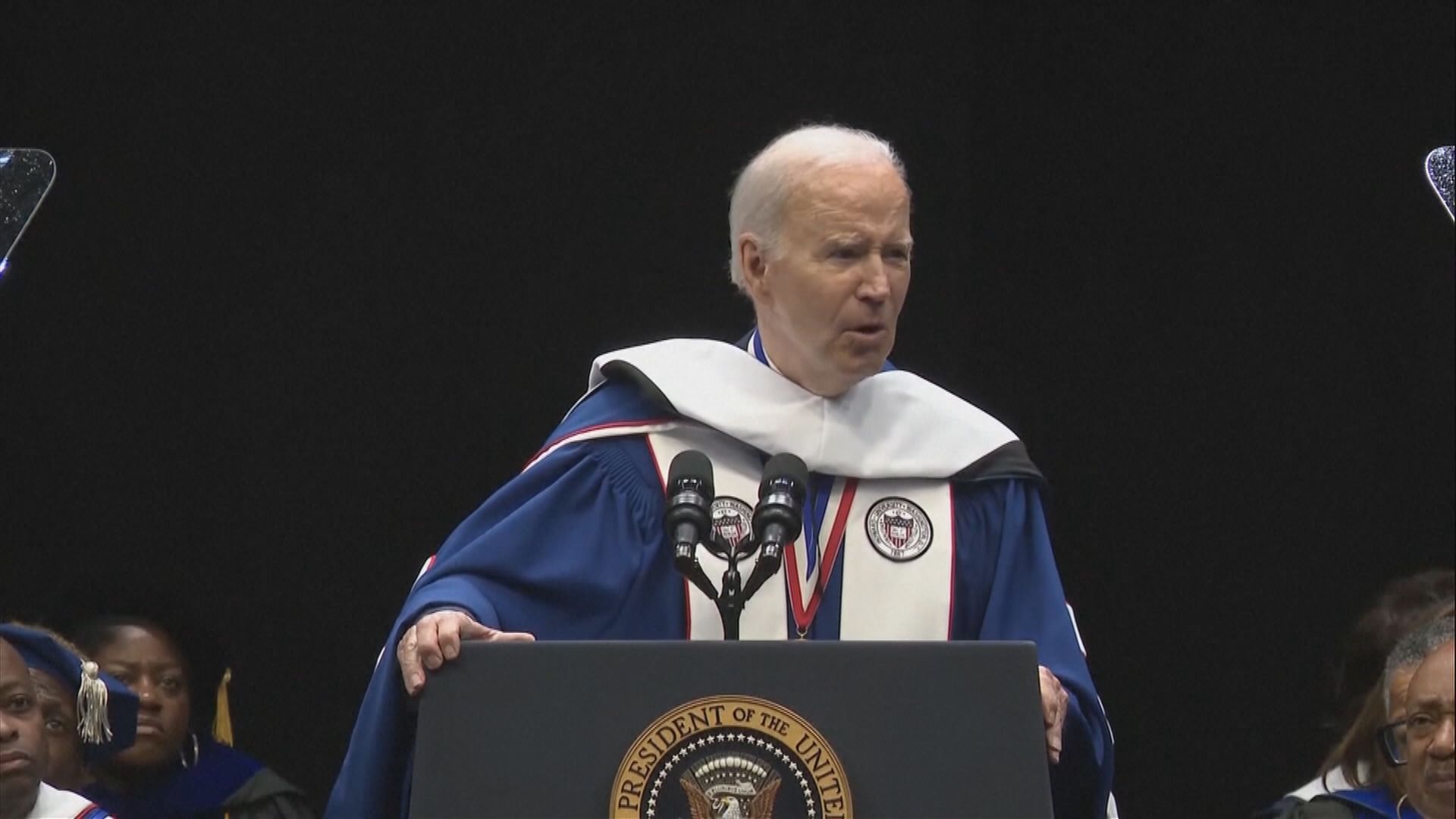 拜登稱正與國會領袖就提高債務上限持續對話