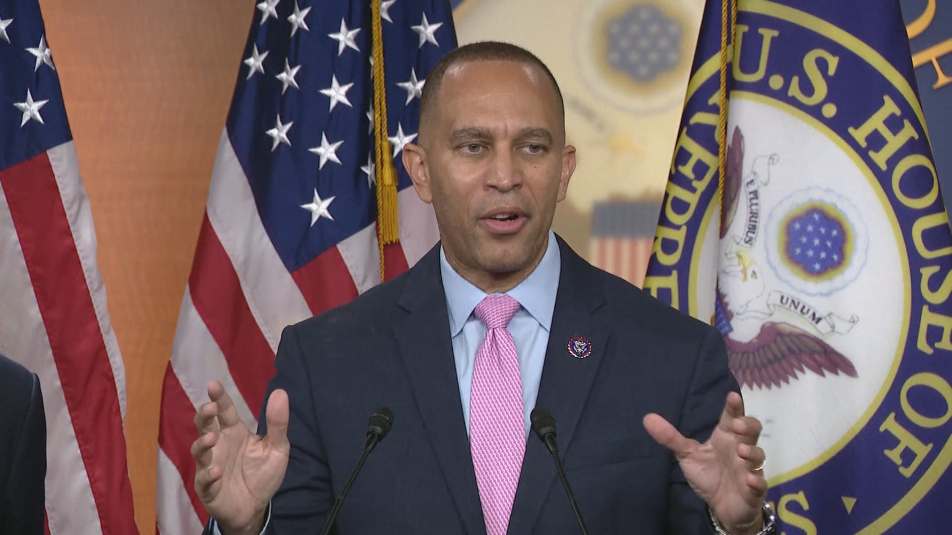 美眾議院民主黨黨團選出傑弗里斯擔任領袖