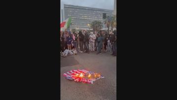 特朗普指示檢控燒美國國旗行為　違者判監一年不可提早釋放