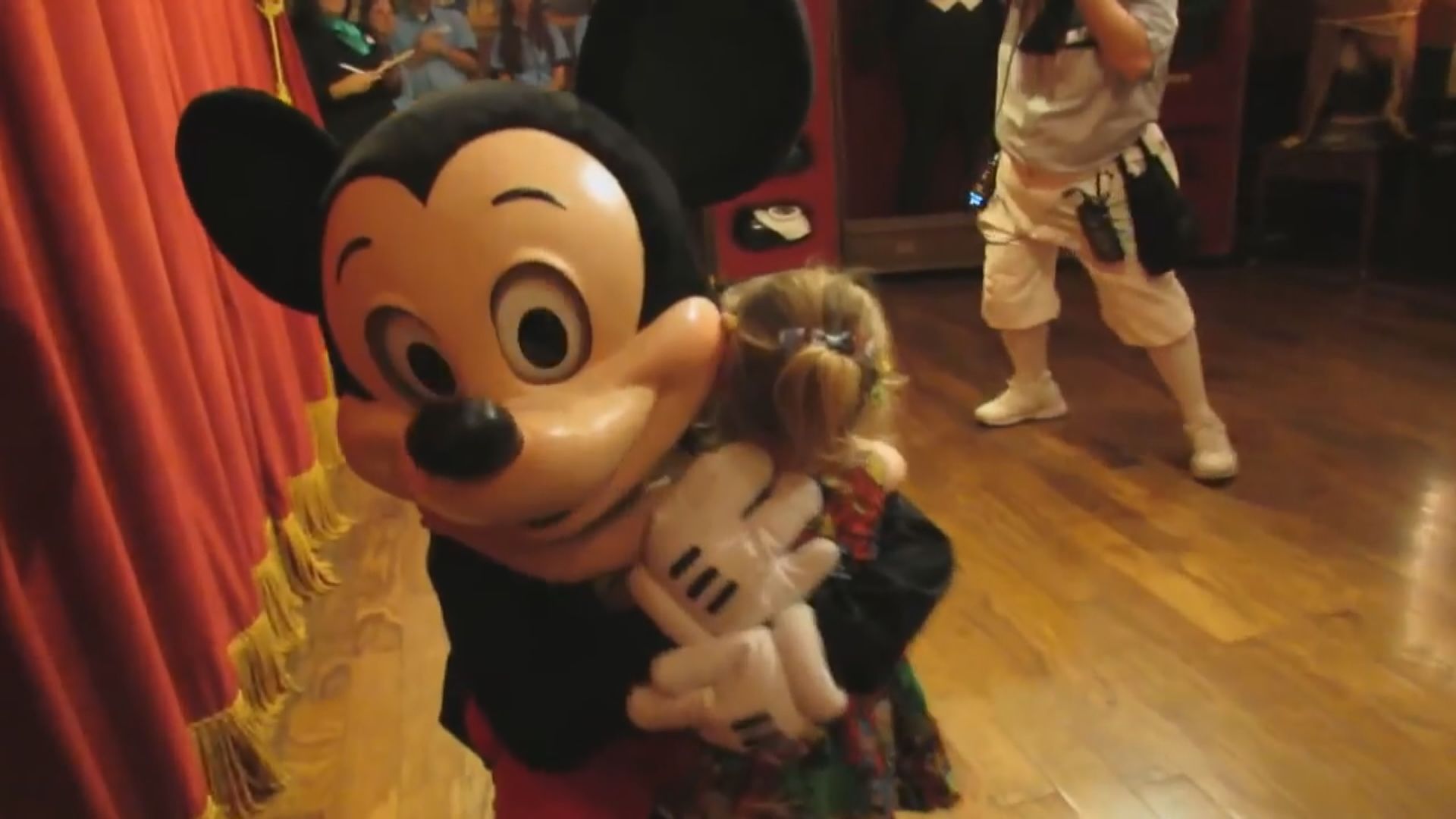 迪士尼三名卡通人物演員遭遊客不當接觸報警