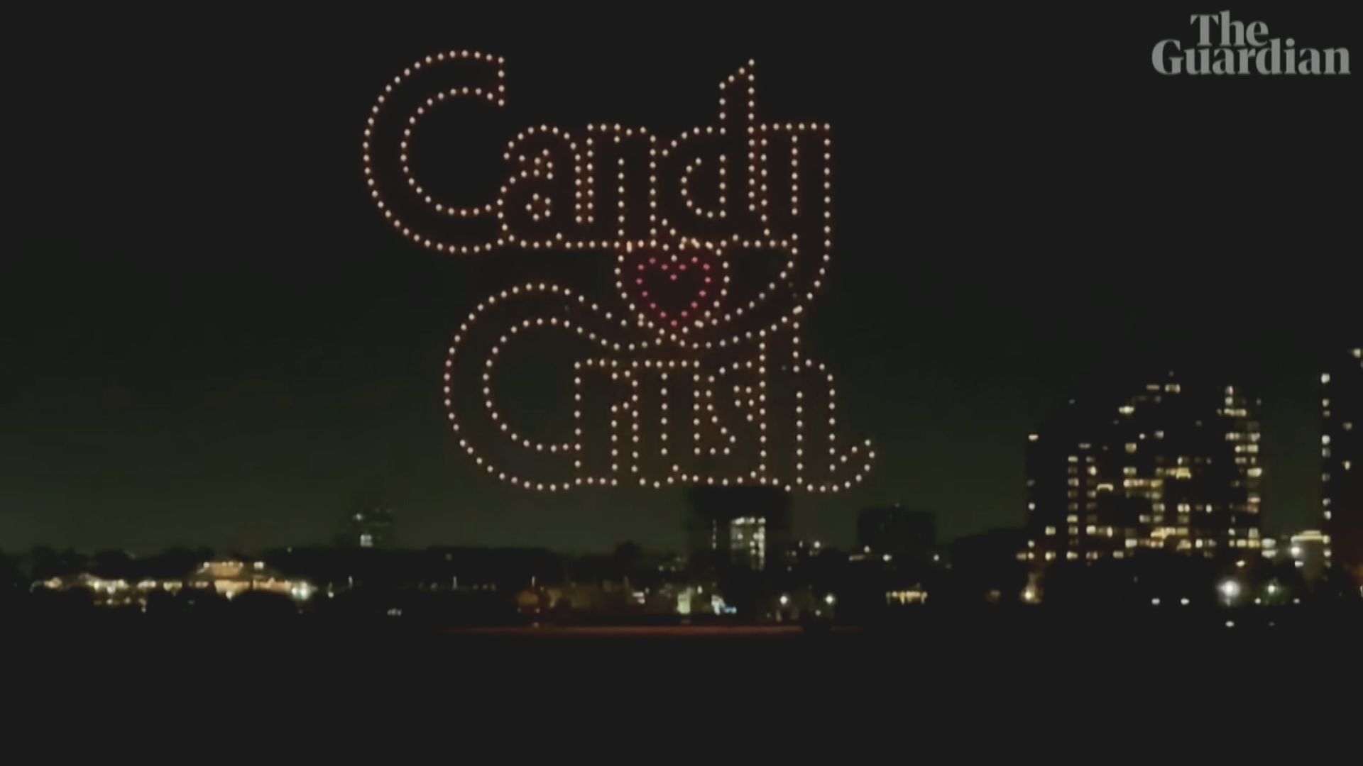 手遊公司利用無人機在曼哈頓上演燈光匯演