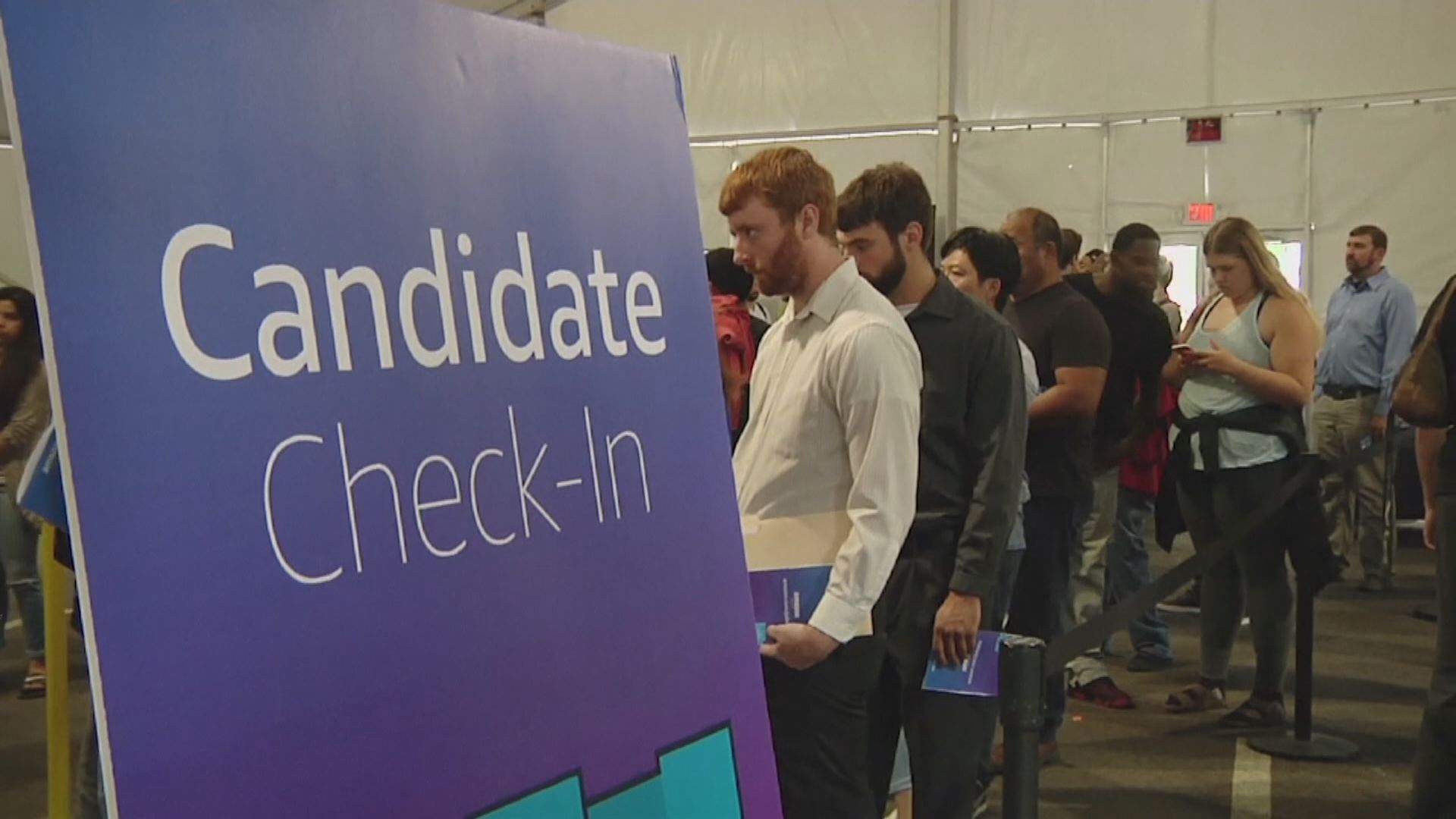 美新申領失業救濟人數19個月來首次跌至30萬人以下